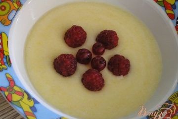 фото рецепта Кукурузная кашка с ягодами