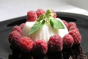 фото рецепта Кокосово-мятная панна котта с малиной
