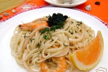 фото рецепта Спагетти с морепродуктами и шампиньонами