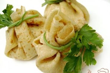 фото рецепта Блины с копчёной курицей и грибами Мешочки