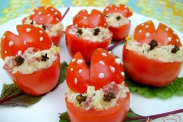 фото рецепта Закуска Божьи коровки из помидор!