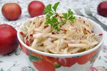 фото рецепта Капустно-яблочный салат с оригинальной заправкой