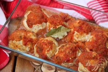 фото рецепта Куриные тефтели с творогом и цуккини под томатным соусом