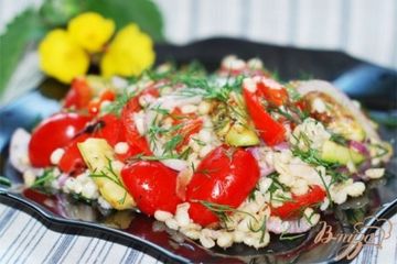 фото рецепта Тeплый салат из перловки с овощами.