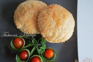 фото рецепта Слойки с картофелем, сыром и шпинатной серединкой