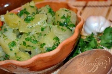 фото рецепта Молодой картофель с чесноком и зеленью