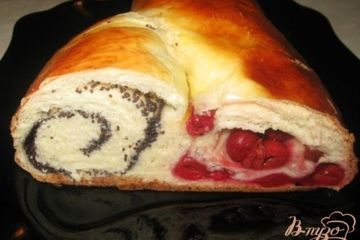 фото рецепта Рулет Тандем с маком и вишней
