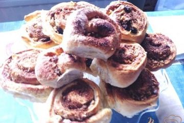 фото рецепта Плюшки с корицей и изюмом