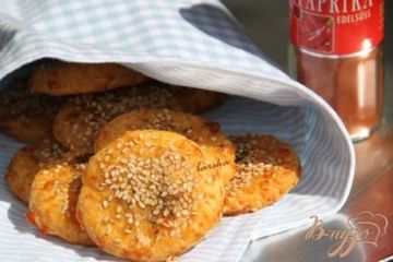 фото рецепта Закусочное сырное печенье с паприкой и приправами