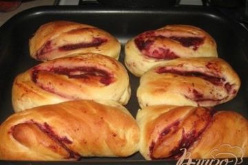 фото рецепта Булочки с вишневой начинкой
