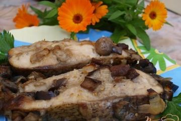 фото рецепта Толстолобик запечённый с баклажанами и шампиньонами