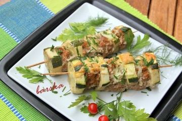 фото рецепта Шашлычки из фарша и цуккини на шпажках