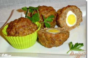 фото рецепта Маффины мясные с перепелиными яйцами