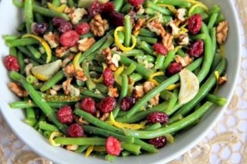 фото рецепта Запечёная стручковая фасоль с грецкими орехами и вяленой клюквой