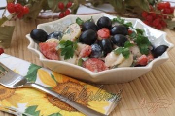 фото рецепта Картофельный салат с помидорами и оливками