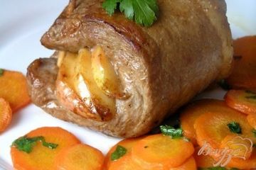 фото рецепта Сочный шницель с яблоками и морковным гарниром
