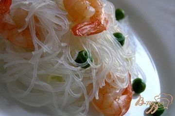 фото рецепта Фунчоза с креветками и зеленым горошком