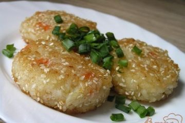 фото рецепта Рисовые котлеты  в кунжутной панировке (постные)
