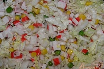 фото рецепта Салат с пекинской капустой и крабовыми палочками