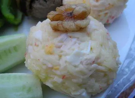 Сырно-крабовые шарики с грецким орехом