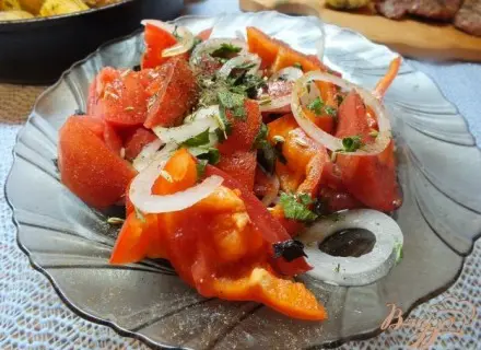 Салат с реганом и салатным луком