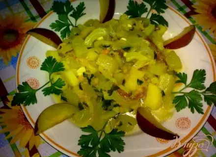 Кабачки тушеные c сливами