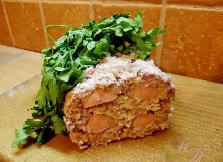 Запеченный рулет с сосиками