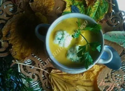 Тыквенный суп с сырными клецками