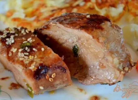 Маринованное филе свинины с кунжутом