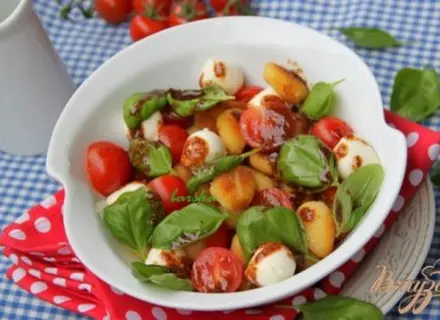 Салат Gnocchi - Caprese